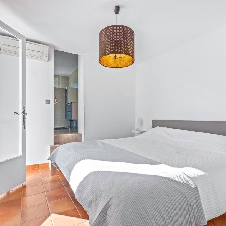 Luxury Villa for 8, private pool, airco, sea and mountain views - Villa - 10