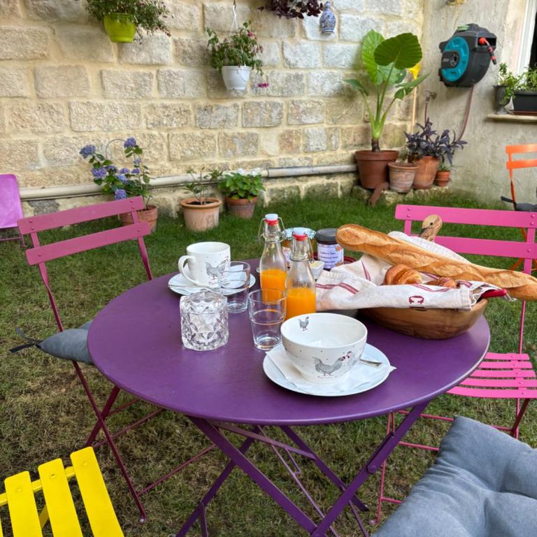Maison sol en ciel Petit Dejeuner et Parking inclus - Chambre Double avec Salle de Bains Privative - 4