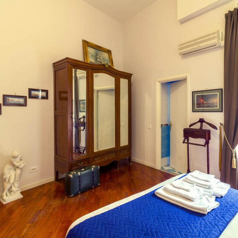 RealPartenope B&B 284 - Double Room with Private Bathroom - 8