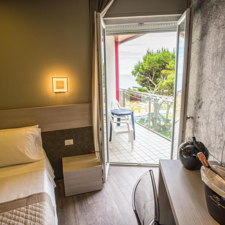 Hotel Cesare Augustus - Camera Matrimoniale Deluxe con Vista Mare Laterale - 1
