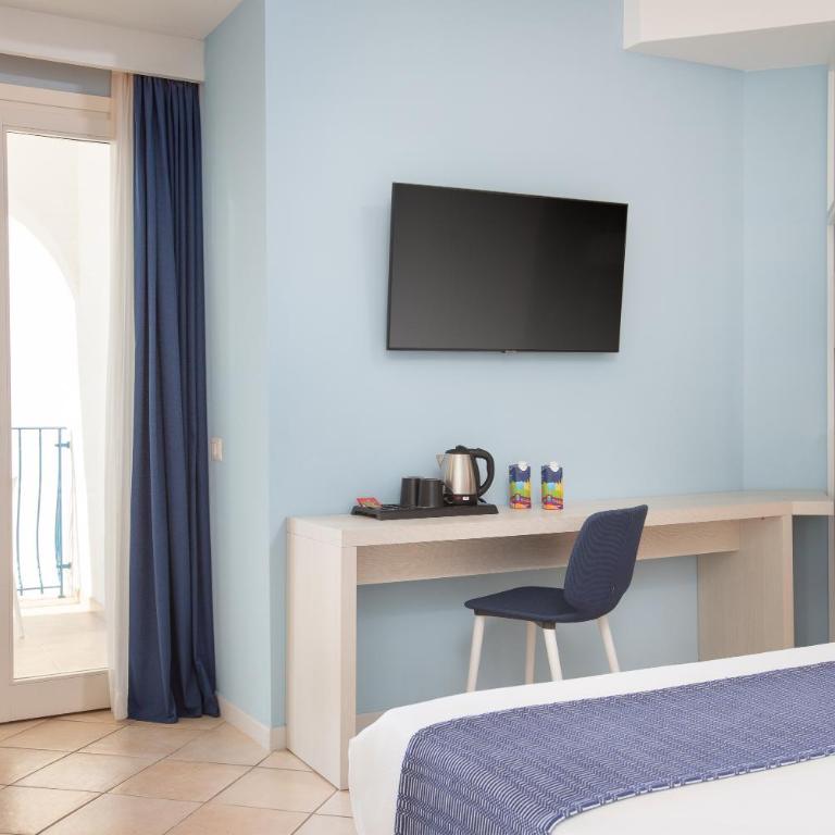 Hotel Blumarea, BW Signature Collection - Superior Double Room with Sea View - 5