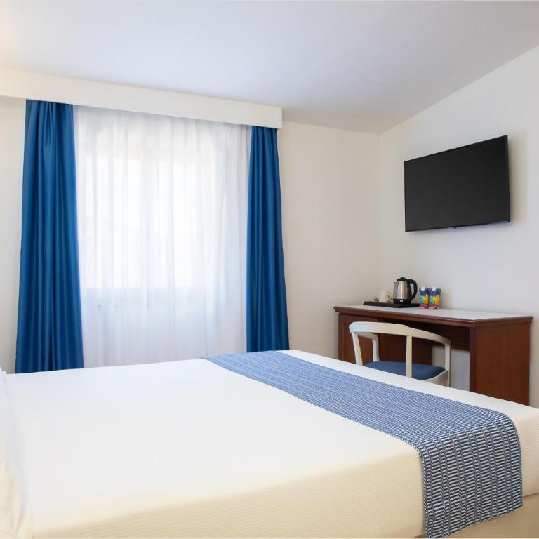 Hotel Blumarea, BW Signature Collection - One-Bedroom Junior Queen Suite with Sofa Bed and Sea View - 2
