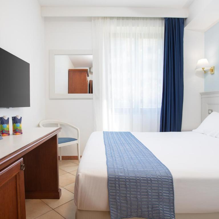 Hotel Blumarea, BW Signature Collection - Economy Queen Room - 1