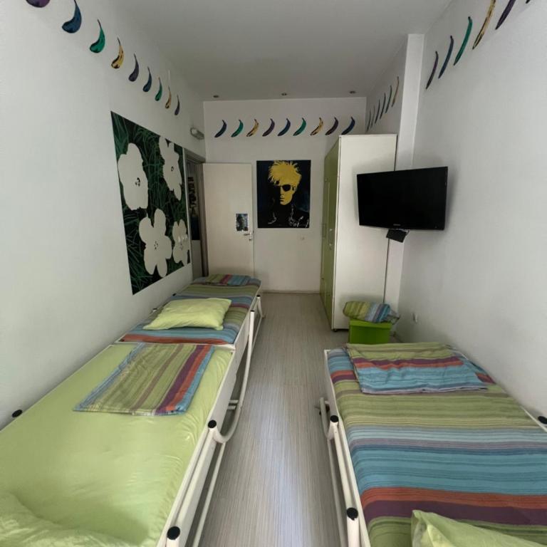 Pop Art - Krevet za 1 Osobu u Mešovitoj Spavaonici - 1