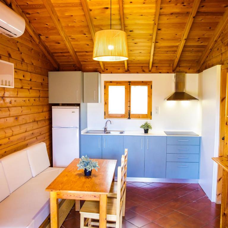 Camping La Llosa - Family Bungalow - 4