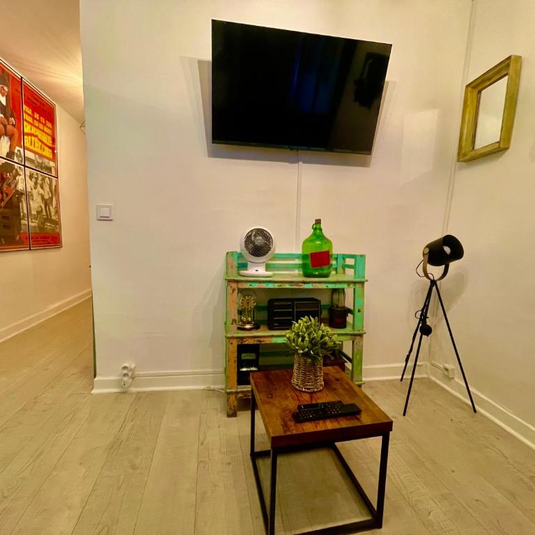 LE Globe - Studio - 1