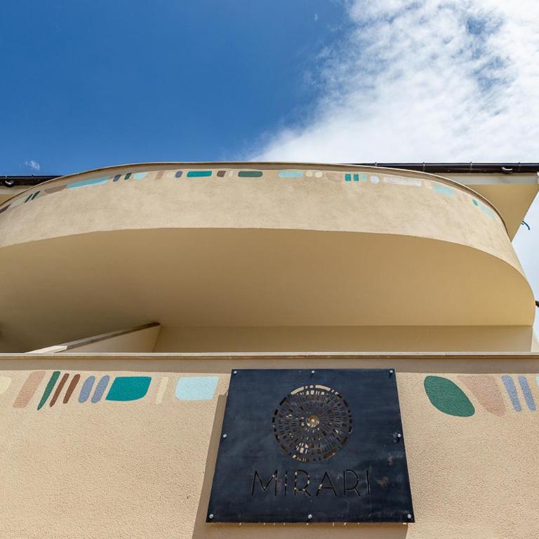 MIRARI Design Rooms - Camera Queen con Balcone - 5