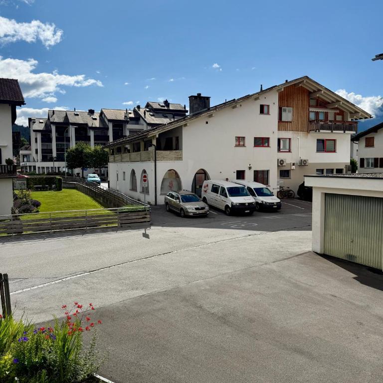 Family Laax Apt Lakeside Mountain Views - Apartment - 16