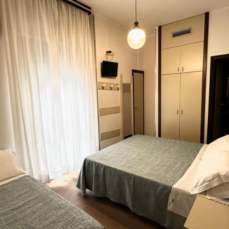 Hotel Splendid Suisse - Camera Tripla Basic - 1