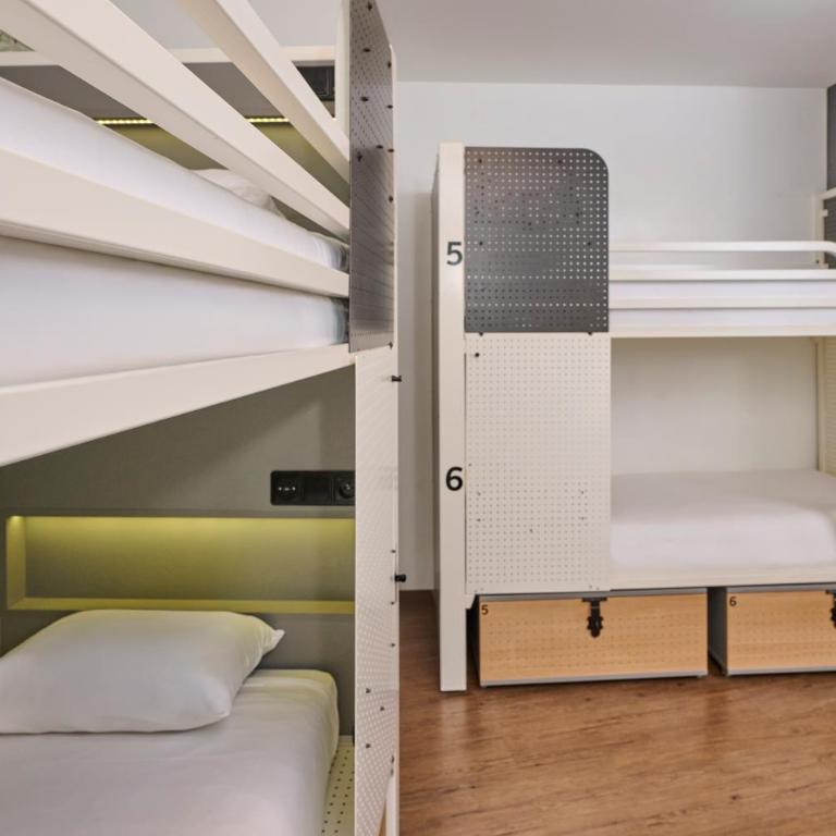 Generator Paris - Chambre 6 Lits et Salle de Bains Privative - 4