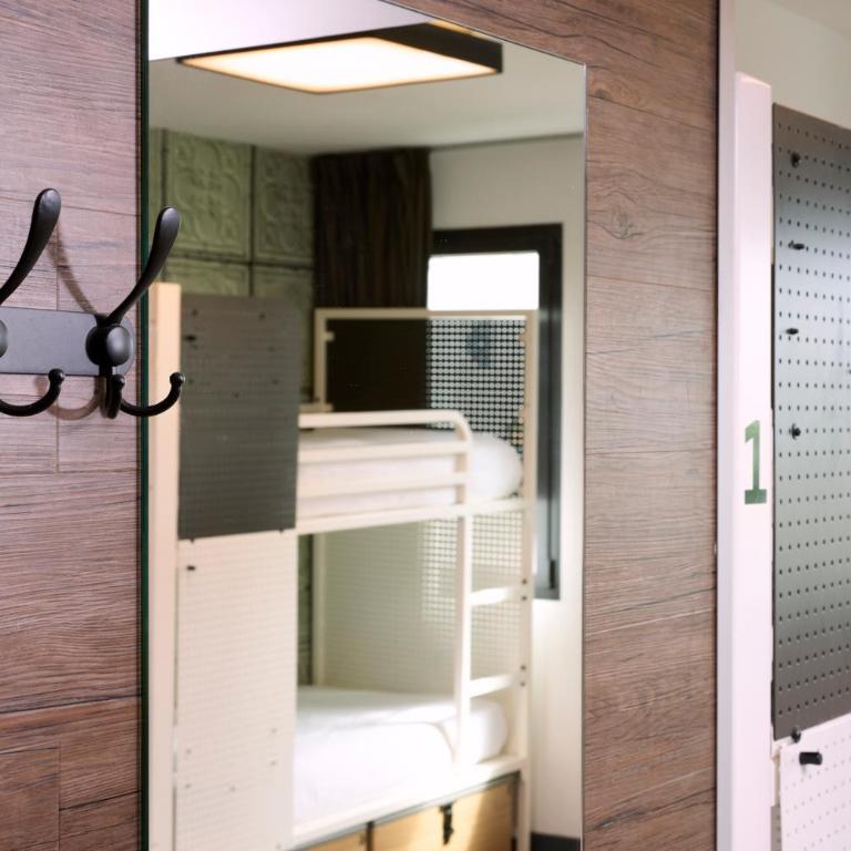 Generator Paris - Chambre 8 Lits et Salle de Bains Privative - 3