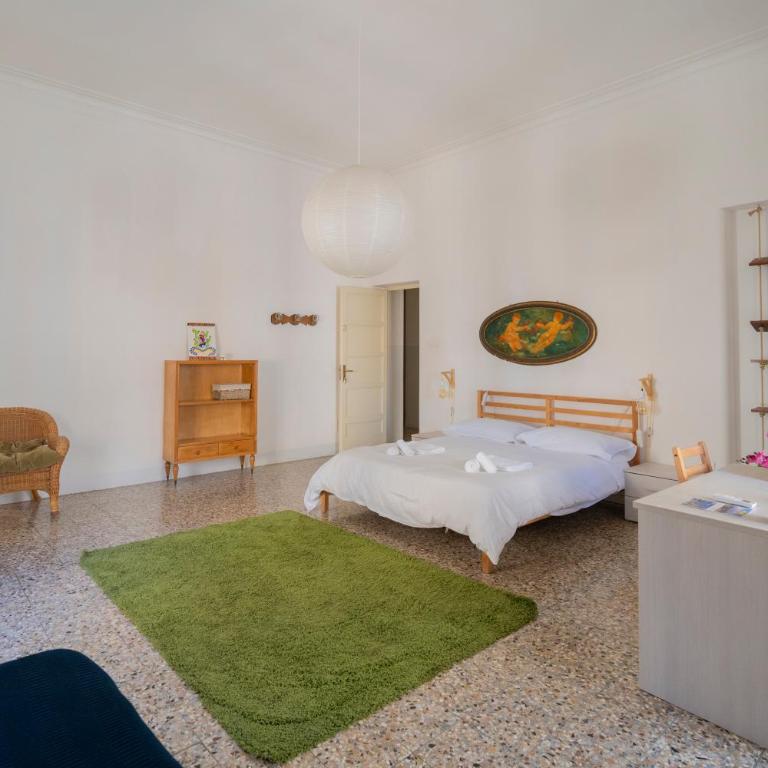 Living Simply - Double or Twin Room - 10
