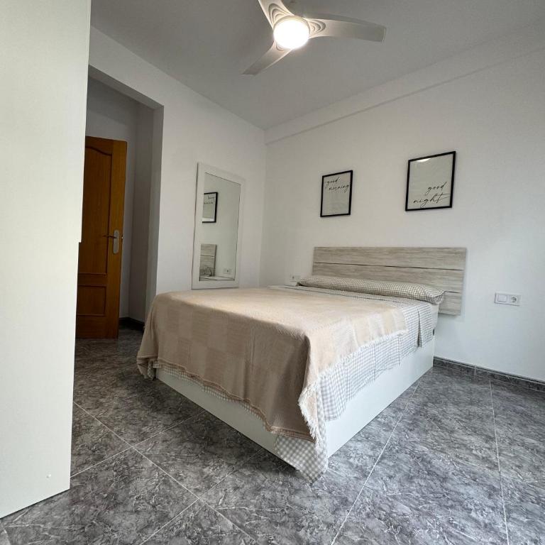 Apartamento La Vila Old Town - Three-Bedroom Apartment - 4