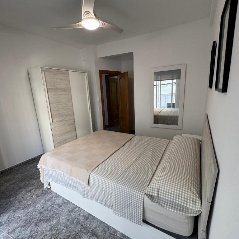 Apartamento La Vila Old Town - Three-Bedroom Apartment - 5
