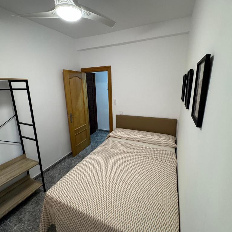 Apartamento La Vila Old Town - Three-Bedroom Apartment - 13