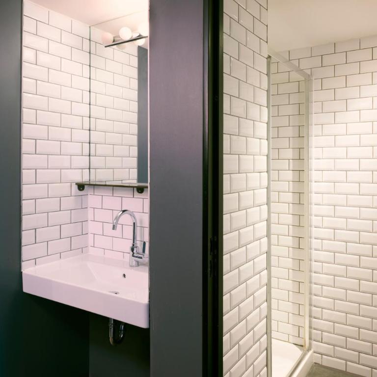 Generator Paris - Chambre Privée avec 4 Lits - 1