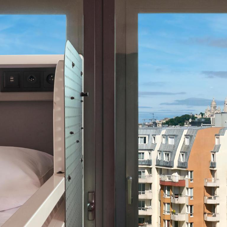 Generator Paris - Lit dans Dortoir pour Femmes de 8 Lits - 1