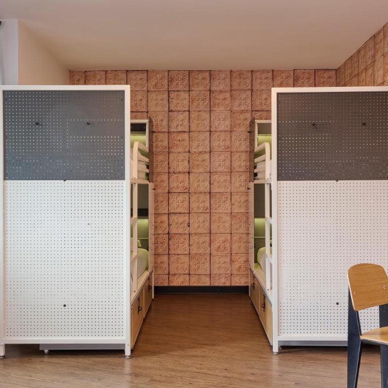 Generator Paris - Lit dans Dortoir pour Femmes de 8 Lits - 4