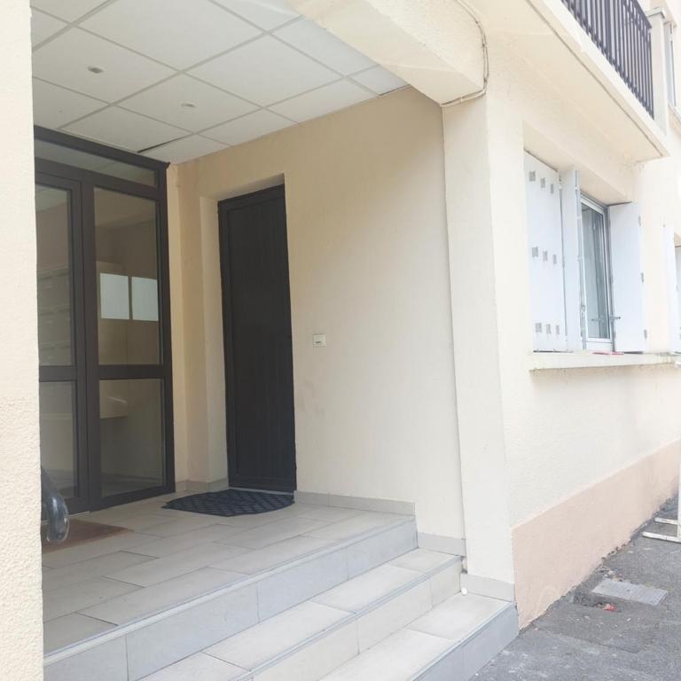 Au Petit Palois - Parking Privé - 5min Centre ville - 2personnes - Appartement 1 Chambre - 25