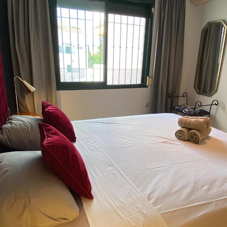 Peaceful 1BR Getaway - Walk to Beach and Train - One-Bedroom Apartment with Balcony - 12