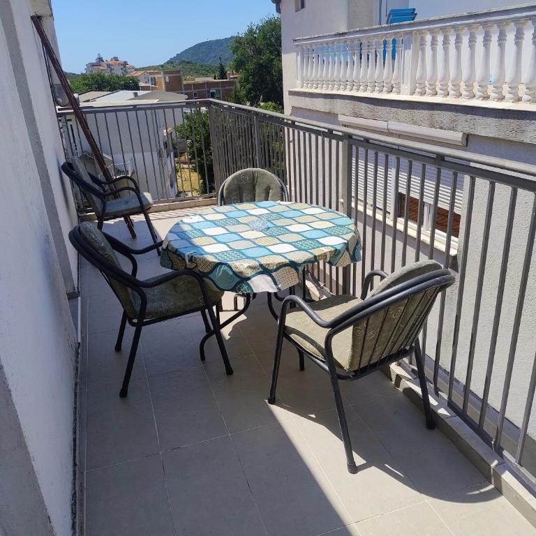 Apartman V,P - Two-Bedroom Apartment - 14
