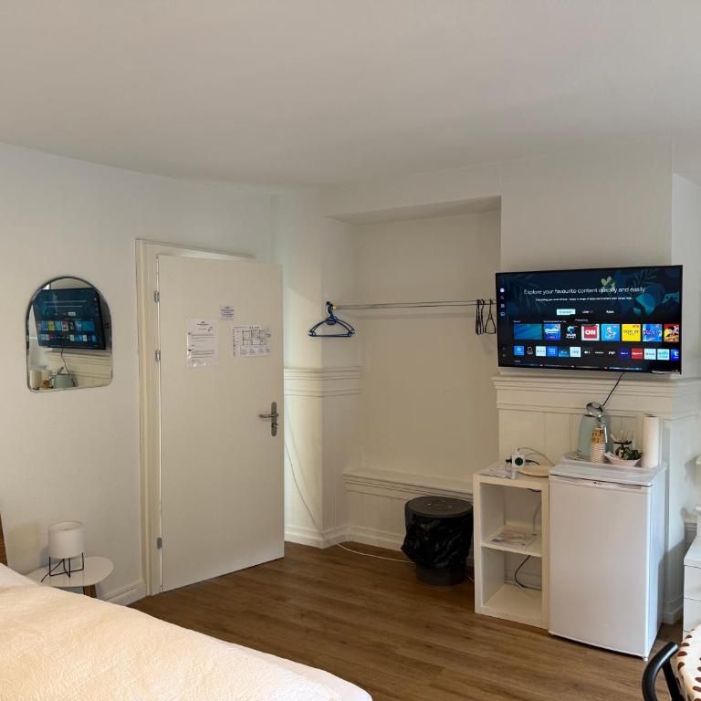 Downtown Family&Friends - Wengen Family Room with Shared Bathroom - 7