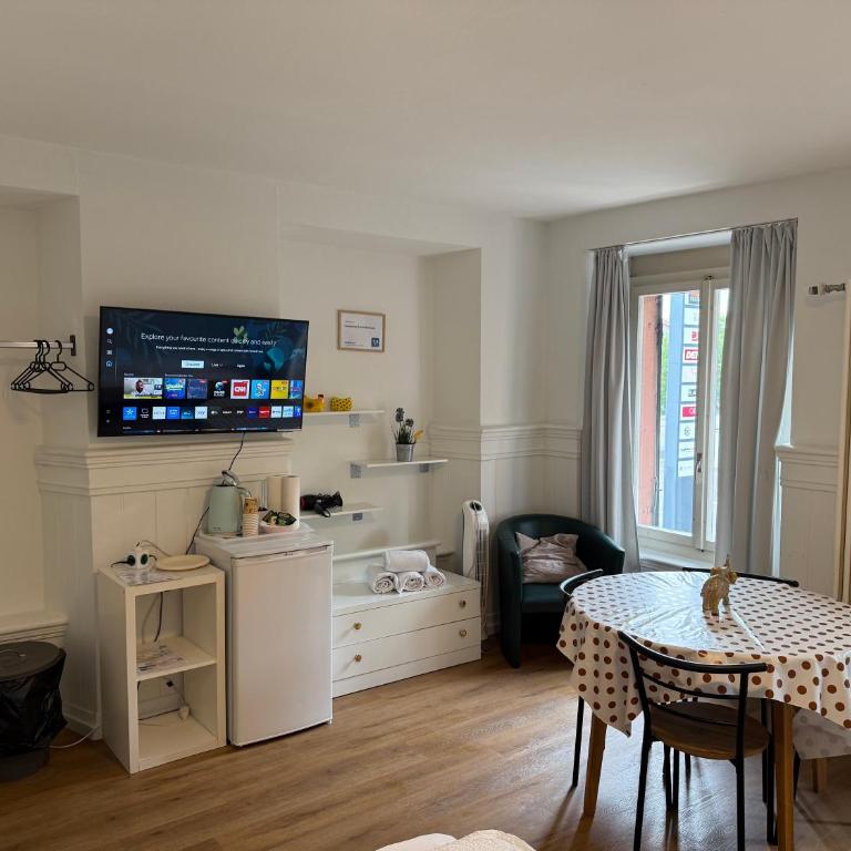 Downtown Family&Friends - Wengen Family Room with Shared Bathroom - 6