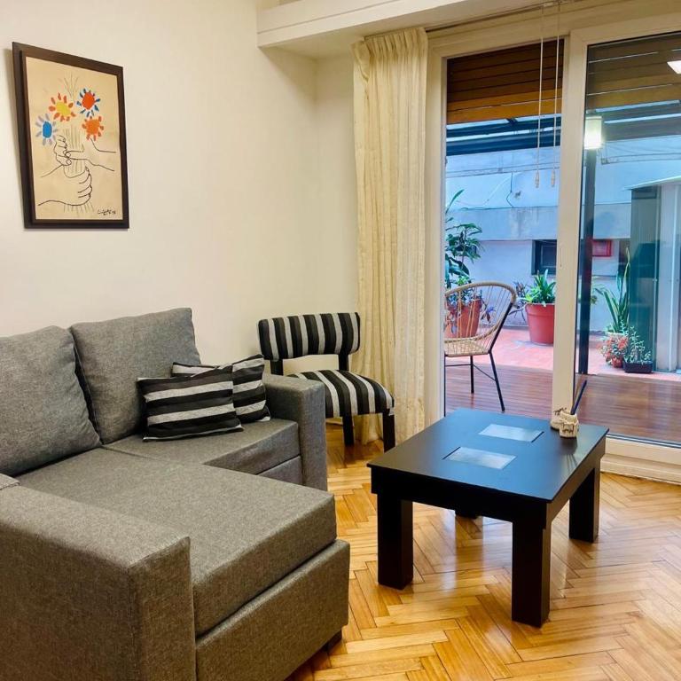 Espacioso 3 ambientes con patio en Las Cañitas - Two-Bedroom Apartment - 1