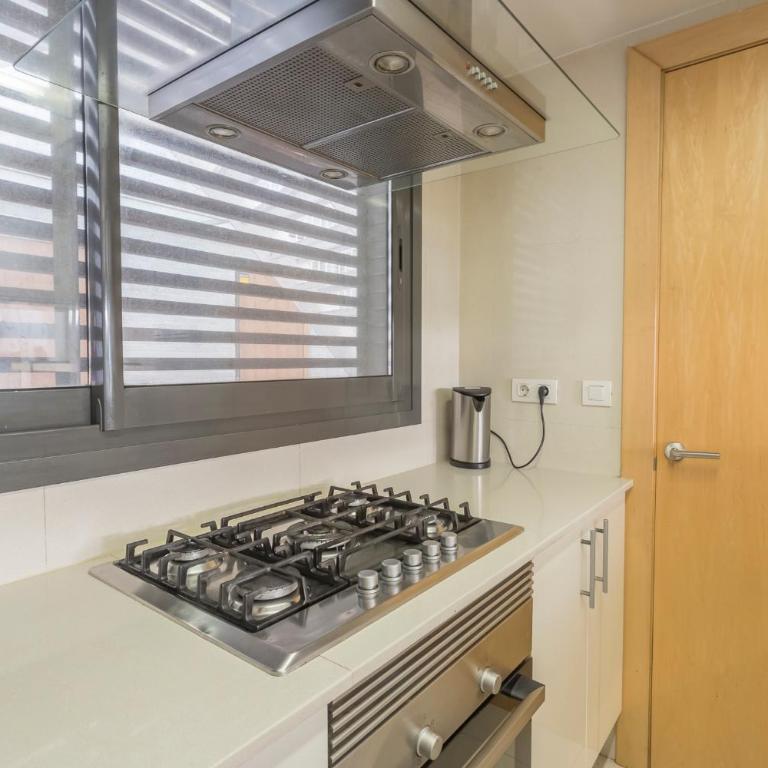 My Space Emirates - Splendid Apartment with Terrace and Pool near Park Güell - Apartment with Garden View - 18