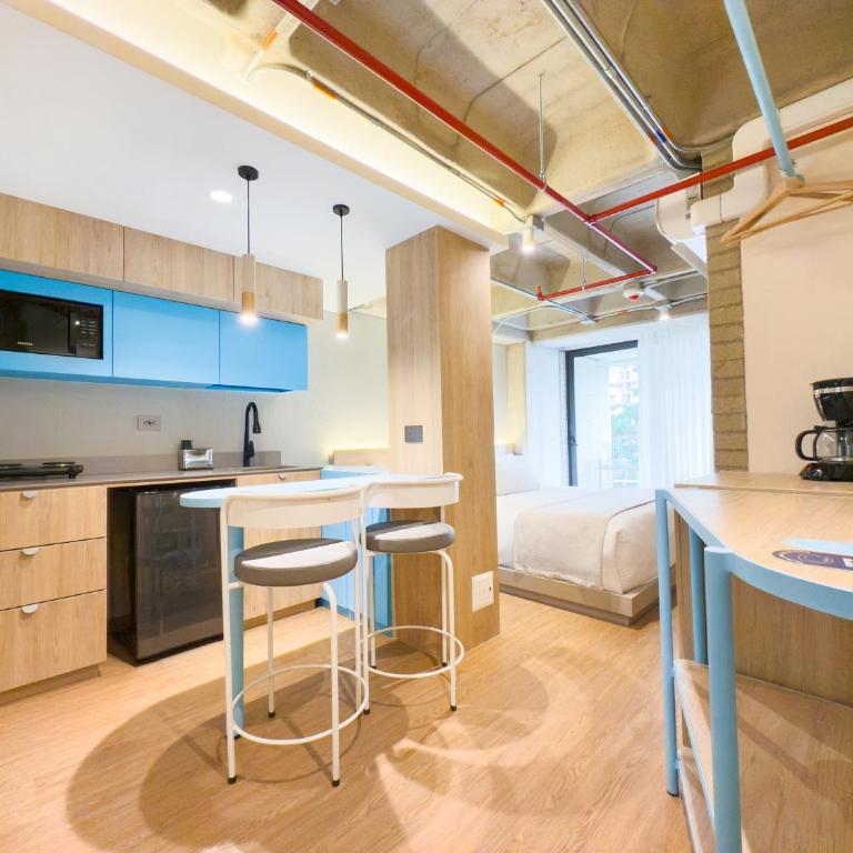Hotel Once22 - Suite with Balcony - 4