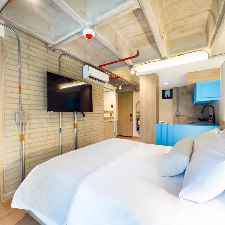 Hotel Once22 - Suite with Balcony - 5