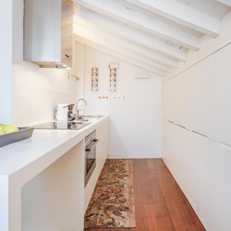 Ghirlandina Loft - In the Historic Center of Modena - One-Bedroom Apartment - 6
