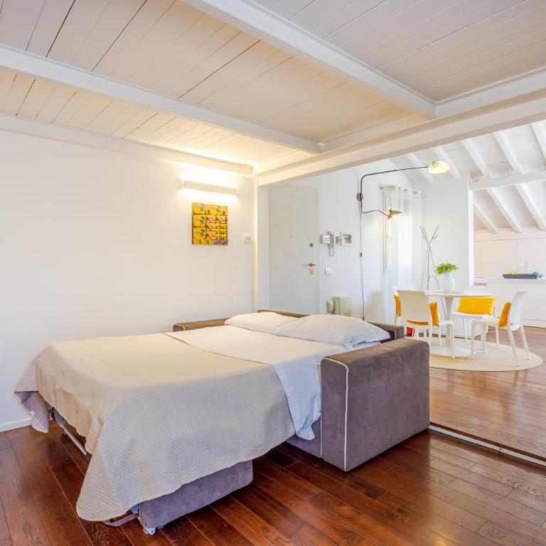 Ghirlandina Loft - In the Historic Center of Modena - One-Bedroom Apartment - 30