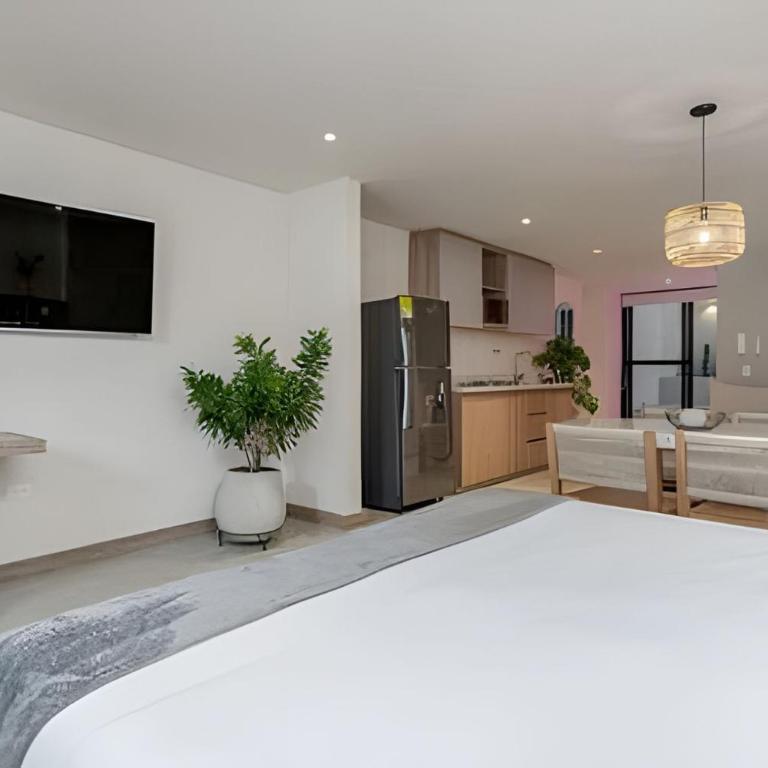 Solei Loft 302 - Elegante Oasis: Loft/Jacuzzi/AC - Apartment - 1