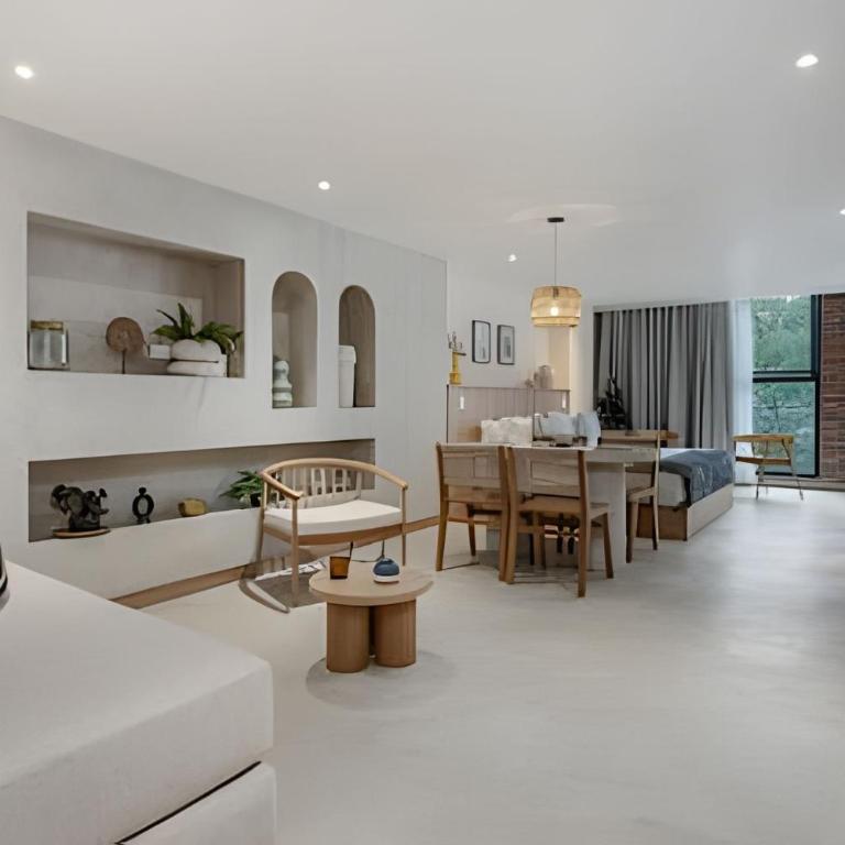 Solei Loft 302 - Elegante Oasis: Loft/Jacuzzi/AC - Apartment - 2