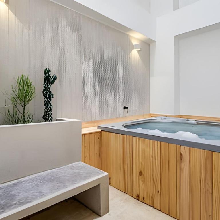 Solei Loft 302 - Elegante Oasis: Loft/Jacuzzi/AC - Apartment - 19