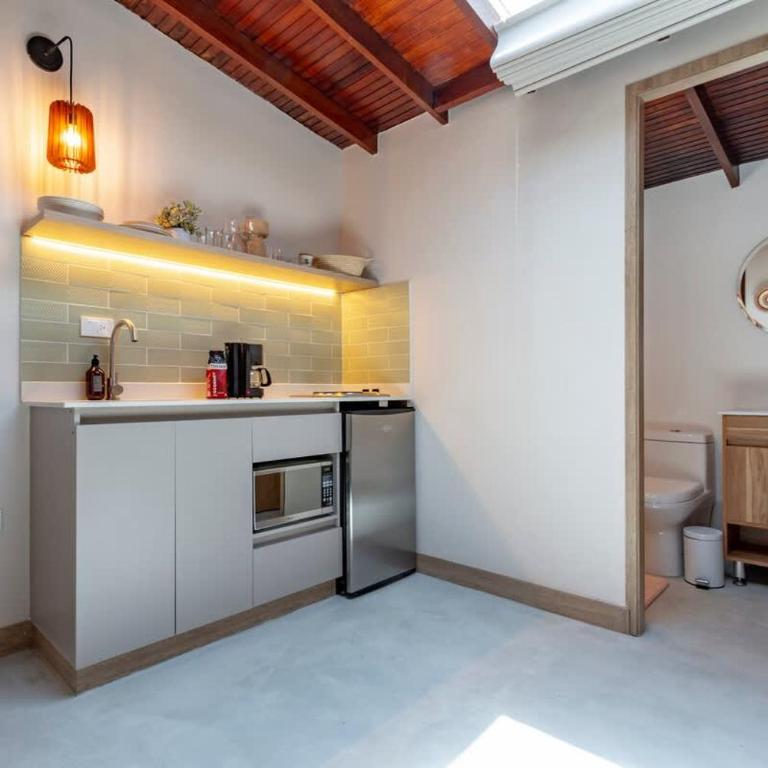 Spacious Laureles Apt-Smart Lock-Queen Bed-AC - Apartment - 2