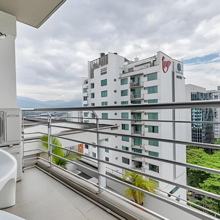 Torre 6 Sur - Loft moderno: Balcón, AC / Poblado - Apartment - 7
