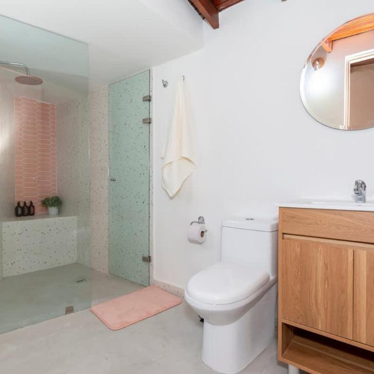 Spacious Laureles Apt-SuperHost-AC-WIFI - Apartment - 3