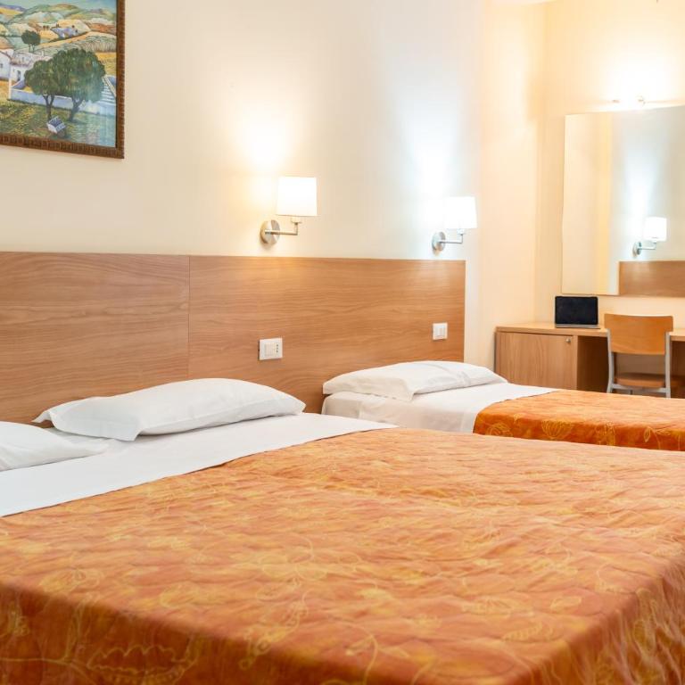 Hotel Majorca sul Mare in centro a Riccione con Area Fitness - Triple Room with Balcony - 12