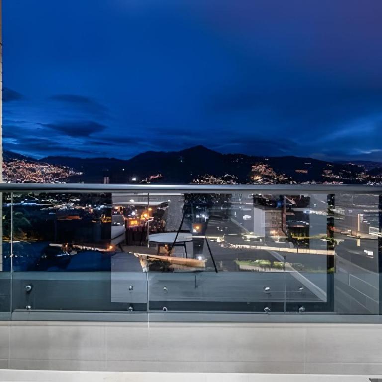 Class 48 2303- High-Class Loft w/ Priv balcony - Apartment - 17
