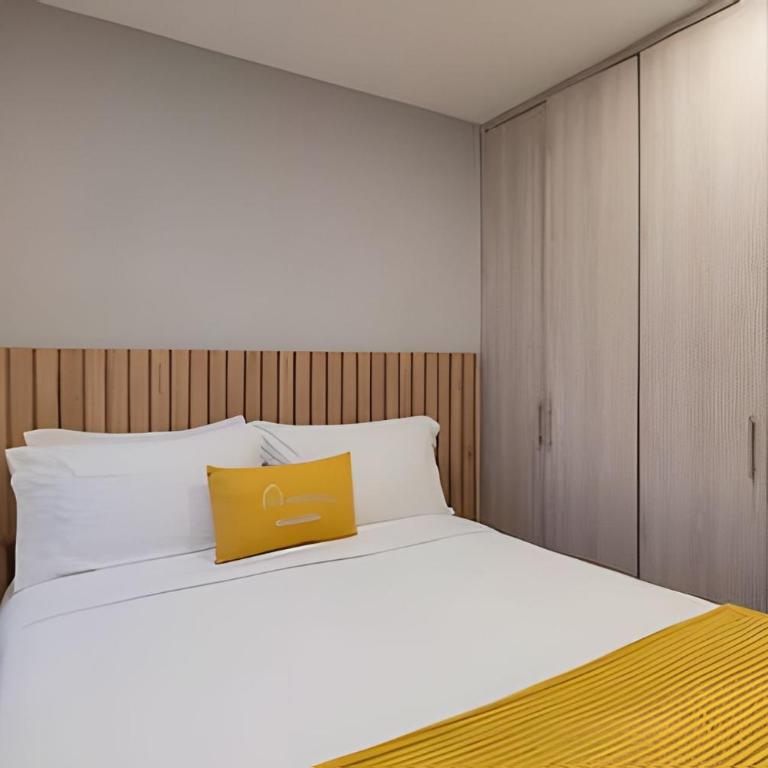 Class 48 2604 - Modern Living City views with AC - Apartment - 13