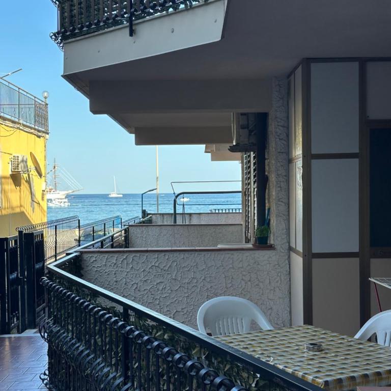 Casa sul vicolo - Fronte Mare - Casa con 2 Camere da Letto - 3