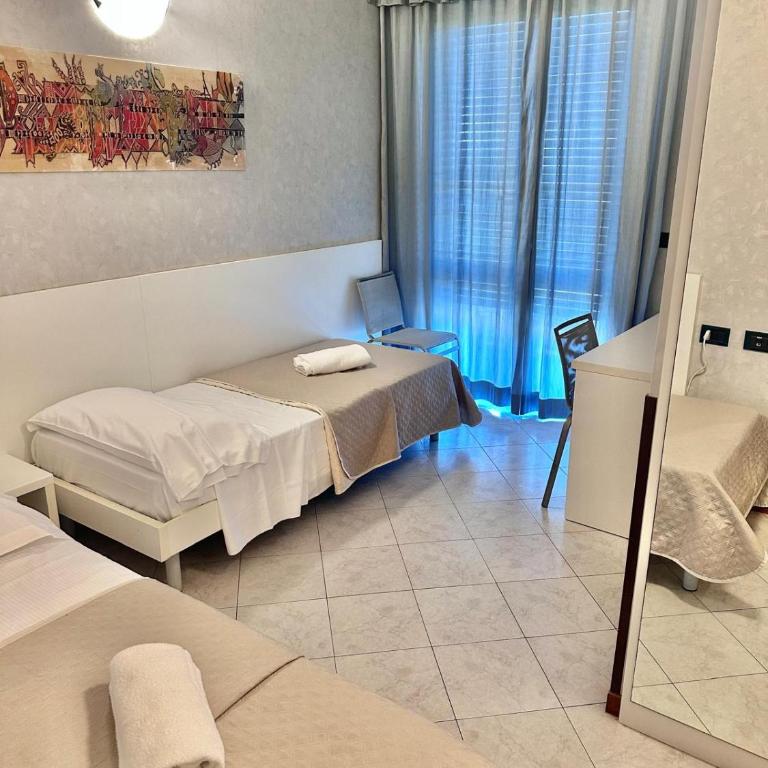 Hotel Residence Mondial - Camera Doppia con Letti Singoli - 6