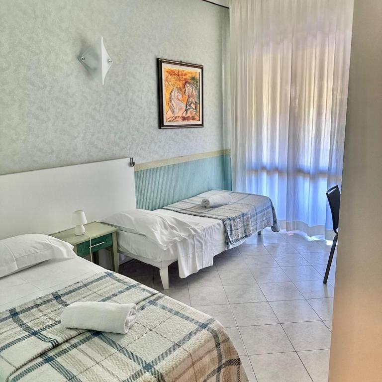 Hotel Residence Mondial - Camera Doppia con Letti Singoli - 2