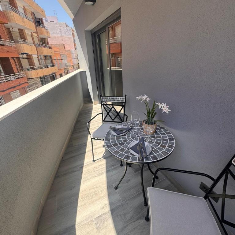 Playa del Cura View Apartment - Three-Bedroom Apartment - 31