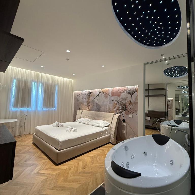 Saretta Luxury Suites - King Room with Spa Bath - 3