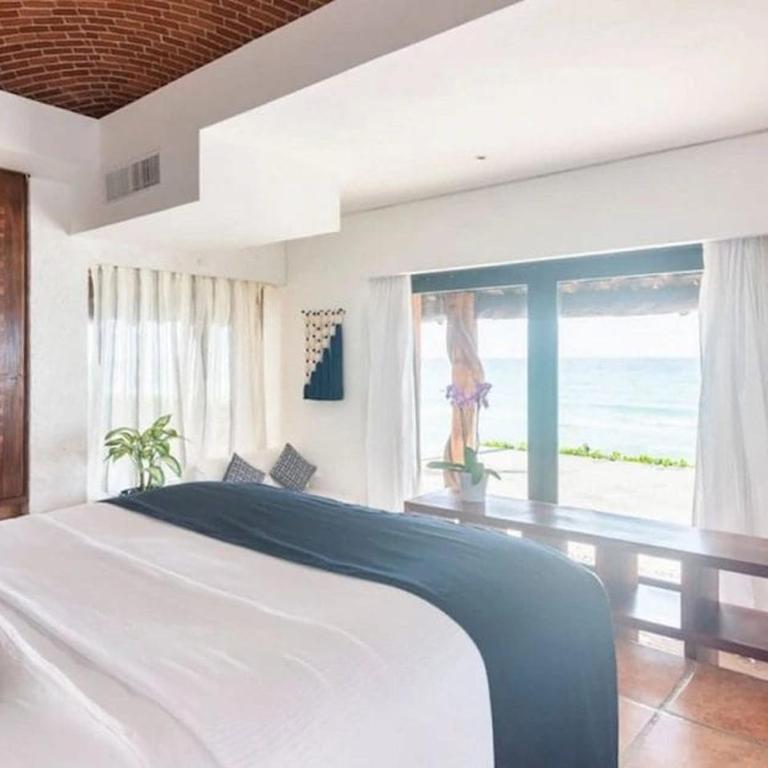 Beachfront Xaman Ha villa 3 with 11 bedrooms! - Villa - 9