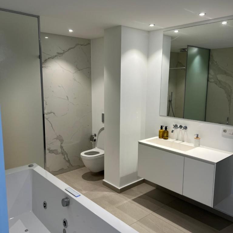 Contemporary Villa with Sea View, Infinity Swimming pool, Gym , Cinema room,Lift - Villa - 13