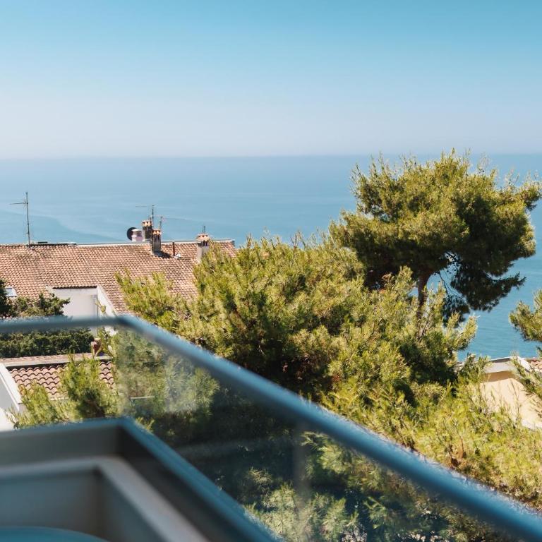 Chez Vous - One-Bedroom Apartment - 27